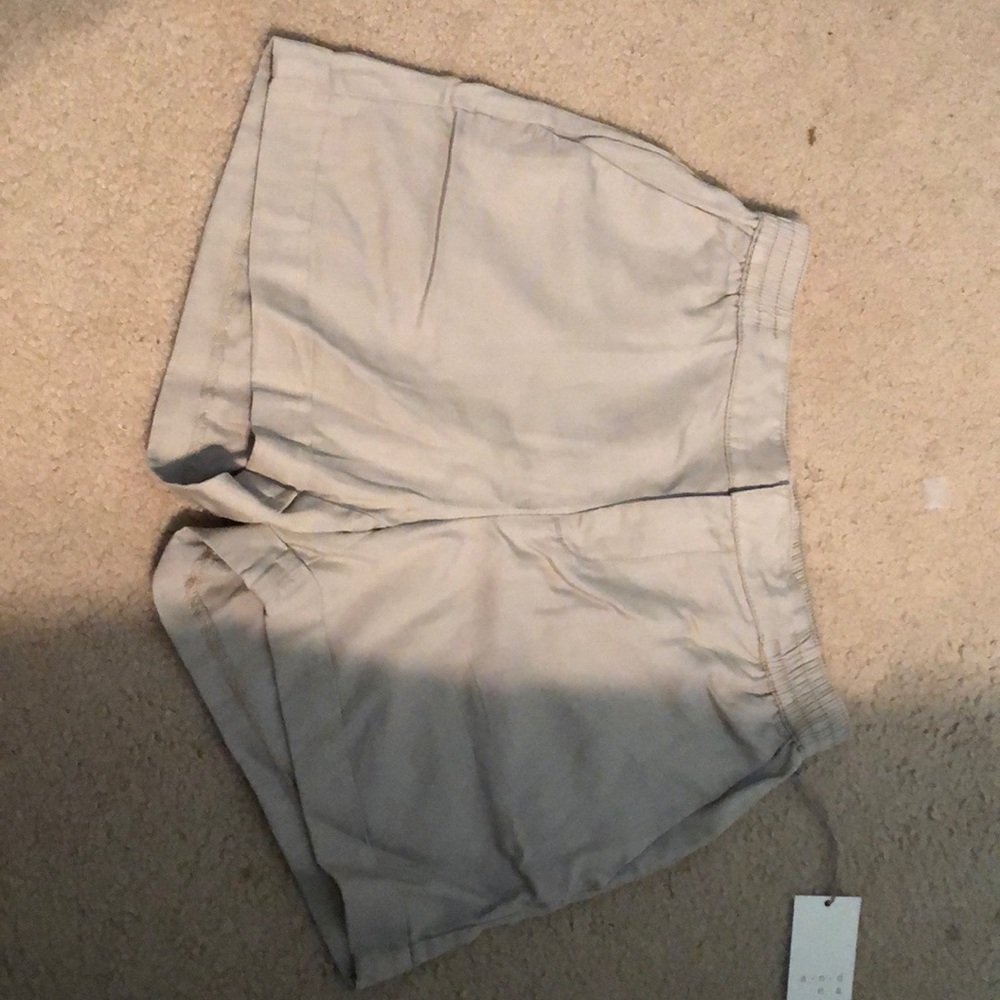High-waisted khaki shorts
